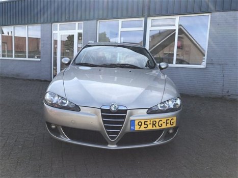 Alfa Romeo 147 - 1.6 TS Distinctive AIRCO & NIEUW APK - 1