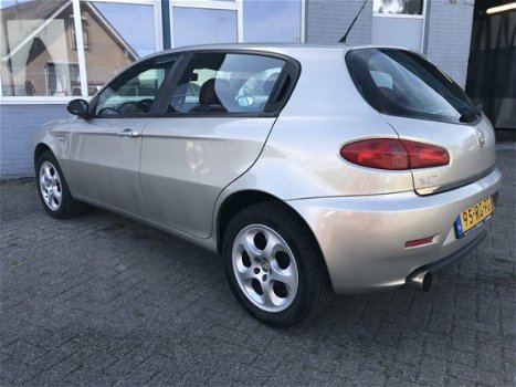 Alfa Romeo 147 - 1.6 TS Distinctive AIRCO & NIEUW APK - 1