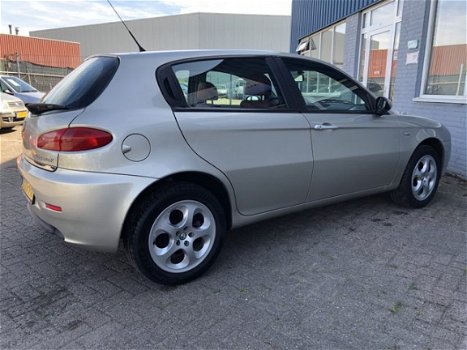 Alfa Romeo 147 - 1.6 TS Distinctive AIRCO & NIEUW APK - 1