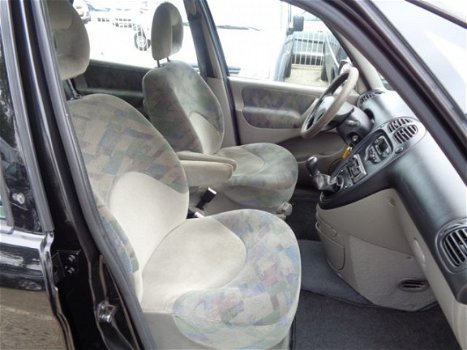 Citroën Xsara Picasso - 1.6i Comfort met NIEUWE APK - 1