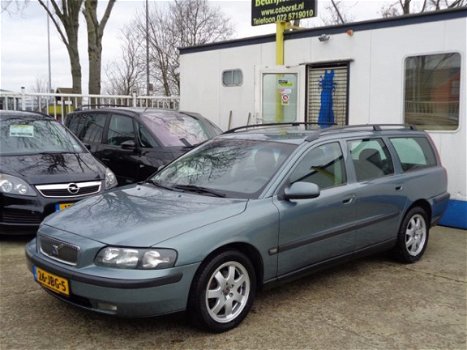 Volvo V70 - 2.4 D5 Geartronic Aut. Airco Fiscaal vriendelijk - 1