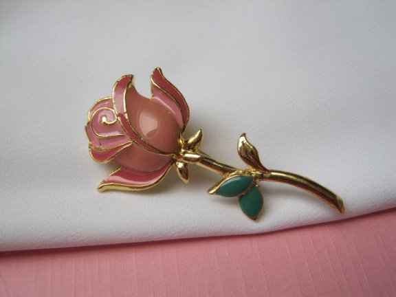 Broche goudkleurig roze tinten emaille roos bloem 5.1x2.6 cm. - Afbeelding 5
