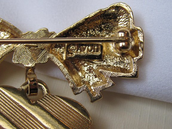 Broche Avon goudkleurig strik model met hart hanger 3.7x3.7 cm. - Afbeelding 5