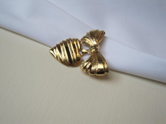 Broche Avon goudkleurig strik model met hart hanger 3.7x3.7 cm. - Afbeelding 8