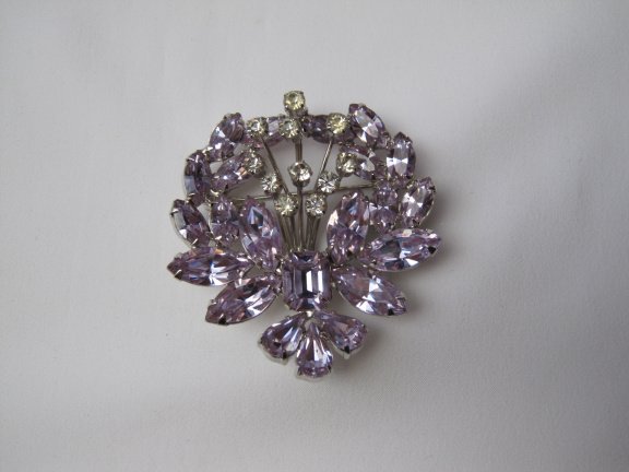 Broche Weiss zilverkleurig bloemen tuil licht paars kristal rijnstenen 5.0x4.8 cm. - Afbeelding 8