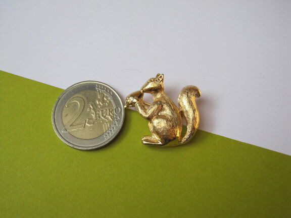 GERESERVEERD VO Broche Sarah Coventry goudkleurige eekhoorn 2.6x2.5 cm. - Afbeelding 3