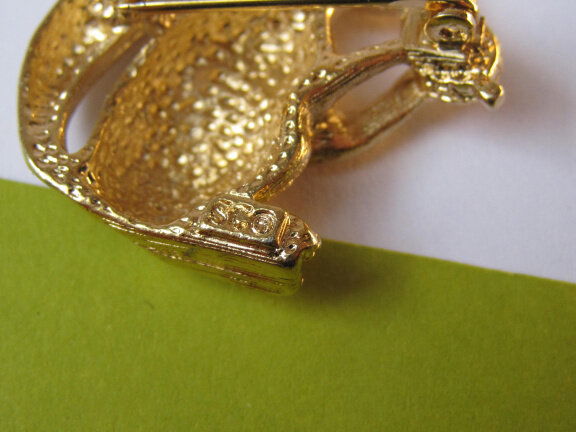 GERESERVEERD VO Broche Sarah Coventry goudkleurige eekhoorn 2.6x2.5 cm. - Afbeelding 6