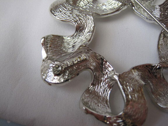 GERESERVEERD VO Broche Sarah Coventry zilverkleurige strik/lint model Ribonette 6.1x5.5 cm. - Afbeelding 5