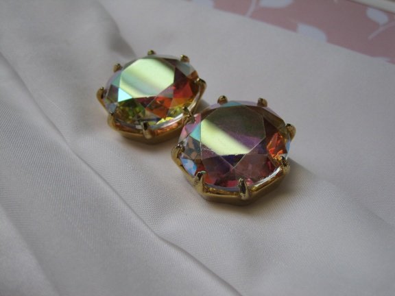 Oorbellen goudkleurig en iriserend facet geslepen glas 2.6 cm - Afbeelding 3