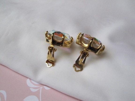 Oorbellen goudkleurig en iriserend facet geslepen glas 2.6 cm - Afbeelding 4