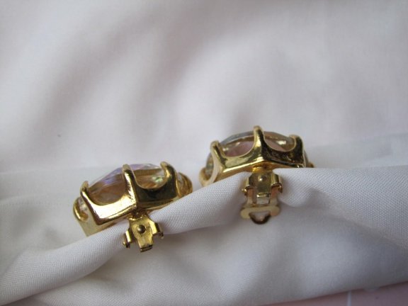 Oorbellen goudkleurig en iriserend facet geslepen glas 2.6 cm - Afbeelding 5