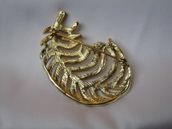 Broche Roman goudkleurige pluim/veer model met kristal rijnsteentjes 5.8x4.0 cm. - Afbeelding 6