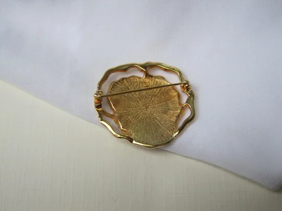 Broche Avon goudkleurig viool bloem geel lila rood emaille 4.0x3.7 cm - Afbeelding 4