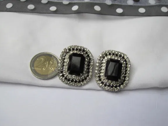 Oorbellen zilverkleurig met zwart en heldere rijnsteentjes 3.3x2.8 cm - Afbeelding 2