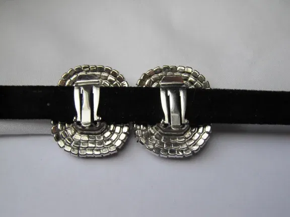 Oorbellen zilverkleurig met zwart en heldere rijnsteentjes 3.3x2.8 cm - Afbeelding 5