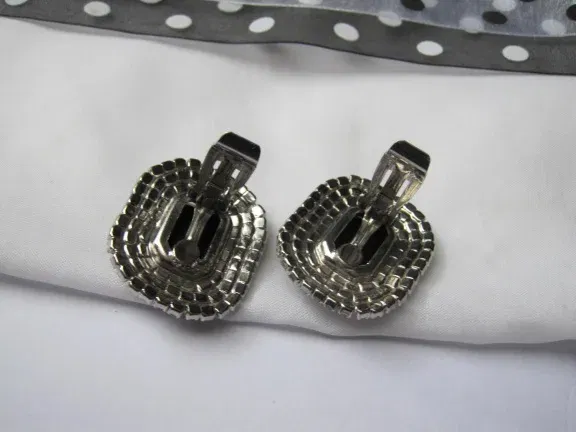 Oorbellen zilverkleurig met zwart en heldere rijnsteentjes 3.3x2.8 cm - Afbeelding 6