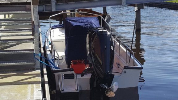 Boston Whaler 17 ft Montauk Classic - 5