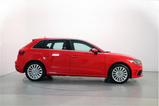 Audi A3 Sportback - 1.4 e-tron PHEV Attraction Pro Line plus S-Tronic LED Navigatie Climate Control - 1