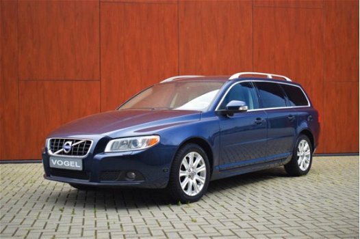 Volvo V70 - 2.5 FT-231PK-Summum-Leer-Navi-BLIS-Trekhaak - 1