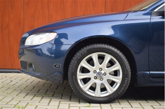 Volvo V70 - 2.5 FT-231PK-Summum-Leer-Navi-BLIS-Trekhaak - 1