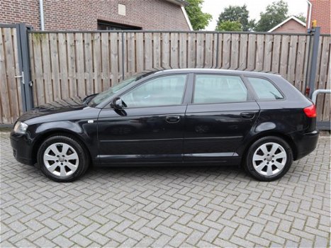 Audi A3 Sportback - 5Drs 1.6 FSI H6 Ambiente Clima, Trekhaak, CruiseC, Nieuwe Ketting&Koppeling, Net - 1