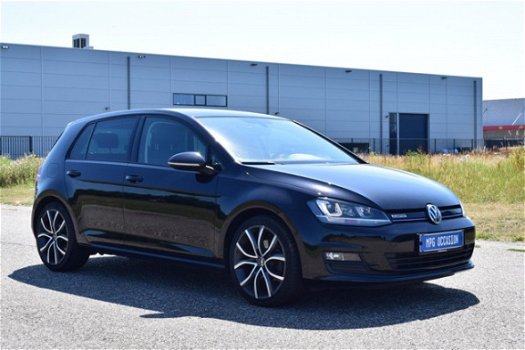 Volkswagen Golf - 1.6 TDI Highline BlueMotion Navi, Clima, Stoelvw, LED, Cruise, PDC, Trekhaak - 1