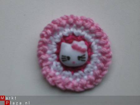 ** Gehaakte roze/witte applicatie met Hello Kitty - 1