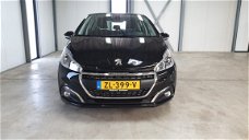 Peugeot 208 - 1.2 PureTech 110pk Signature climate control app connect navi camera