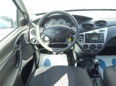 Ford Focus Wagon - 1.6-16V TREND Airco-Audio- LMV- Trekhaak - 1