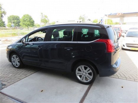 Peugeot 5008 - 1.6 THP Allure 7p. - PANO - CAMERA - 2X PDC - CLIMA - HUD - LEER - STOELVERWARMING - 1