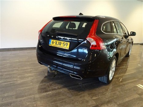 Volvo V60 - D4 181pk Geartronic Summum | Trekhaak | Lederen bekleding - 1