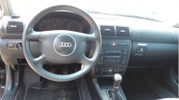 Audi A3 - 1.6 Ambiente - 1