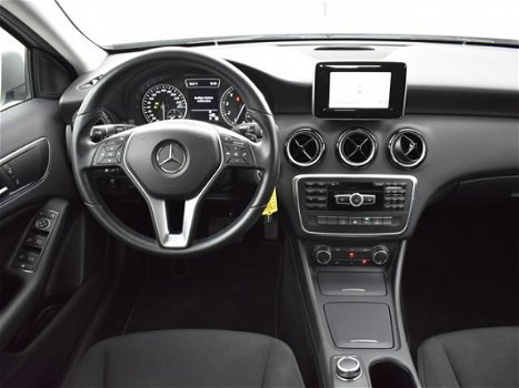 Mercedes-Benz A-klasse - 180 AUT. + 18 INCH LMV / XENON / LED / NAVIGATIE *49.349 KM - 1