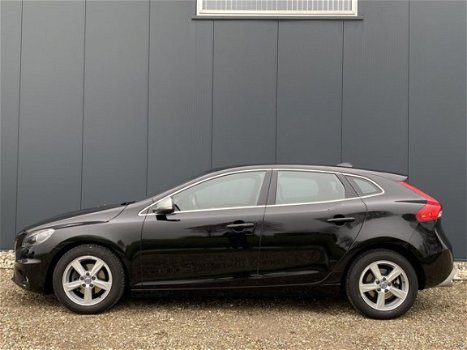 Volvo V40 - 2.0 D2 120PK R-Design Business Xenon / Stoelverwarming / PDC / Half leder / 16 inch LMV - 1