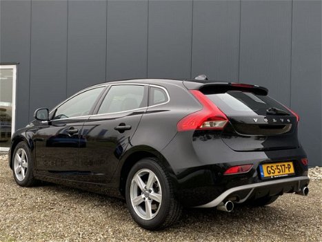 Volvo V40 - 2.0 D2 120PK R-Design Business Xenon / Stoelverwarming / PDC / Half leder / 16 inch LMV - 1