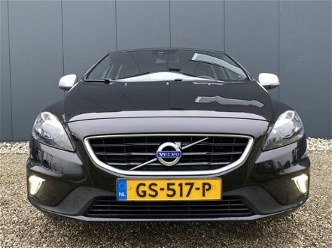 Volvo V40 - 2.0 D2 120PK R-Design Business Xenon / Stoelverwarming / PDC / Half leder / 16 inch LMV - 1