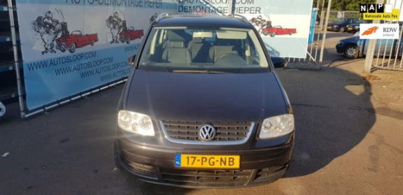 Volkswagen Touran - 2.0-16V FSI Trendline - 1