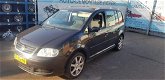 Volkswagen Touran - 2.0-16V FSI Trendline - 1 - Thumbnail