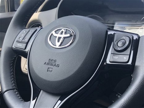 Toyota Yaris - 1.5 Hybrid Energy Navi Cruise Climate NL AUTO - 1