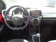 Toyota Aygo - 1.0 VVT-i 69pk 5D x-play "Out-stand pakket"