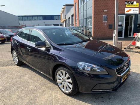 Volvo V40 - 2.0 D2 Momentum Business 120pk Navigatie, Trekhaak, Pdc, 6-versn - 1