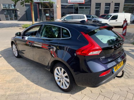 Volvo V40 - 2.0 D2 Momentum Business 120pk Navigatie, Trekhaak, Pdc, 6-versn - 1