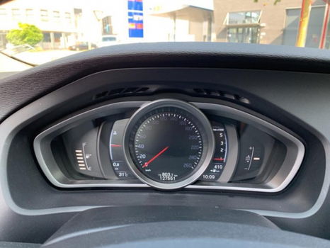 Volvo V40 - 2.0 D2 Momentum Business 120pk Navigatie, Trekhaak, Pdc, 6-versn - 1