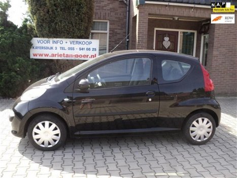 Peugeot 107 - 1.0-12V XR airco, km stand gegarandeerd met boekjes - 1