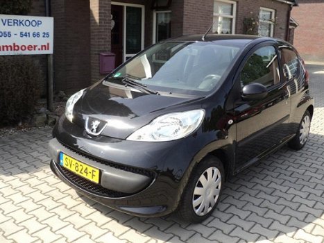 Peugeot 107 - 1.0-12V XR airco, km stand gegarandeerd met boekjes - 1