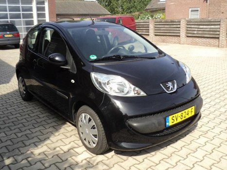 Peugeot 107 - 1.0-12V XR airco, km stand gegarandeerd met boekjes - 1