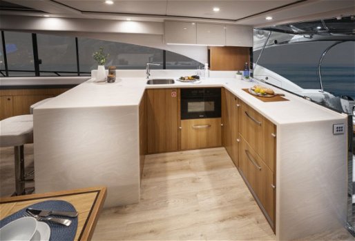 Riviera 5400 Sport Yacht Platinum Edition - 7