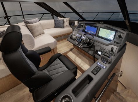 Riviera 5400 Sport Yacht Platinum Edition - 8