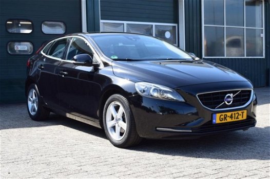 Volvo V40 - 2.0 D2 Momentum Xenon | Stoelverwarming | PDC - 1