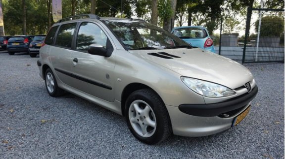 Peugeot 206 SW - 1.1 X-Design een hele nette station 159dkm nieuwe apk rijd zeer goed - 1